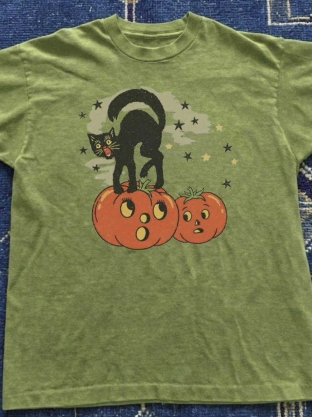 Gildan Green Halloween Cat & Pumpkin Graphic Tee